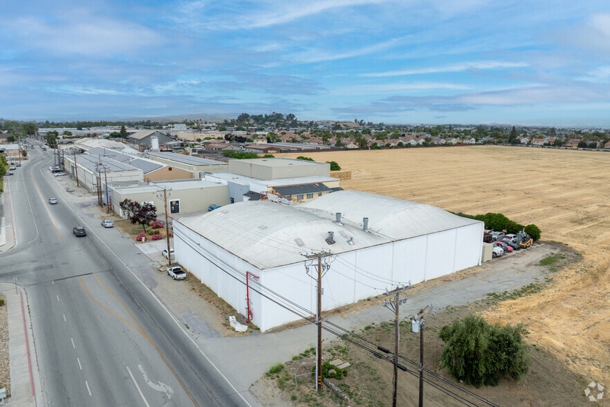 More Photos Of 320 Hillcrest Rd, Hollister Showroom For Lease