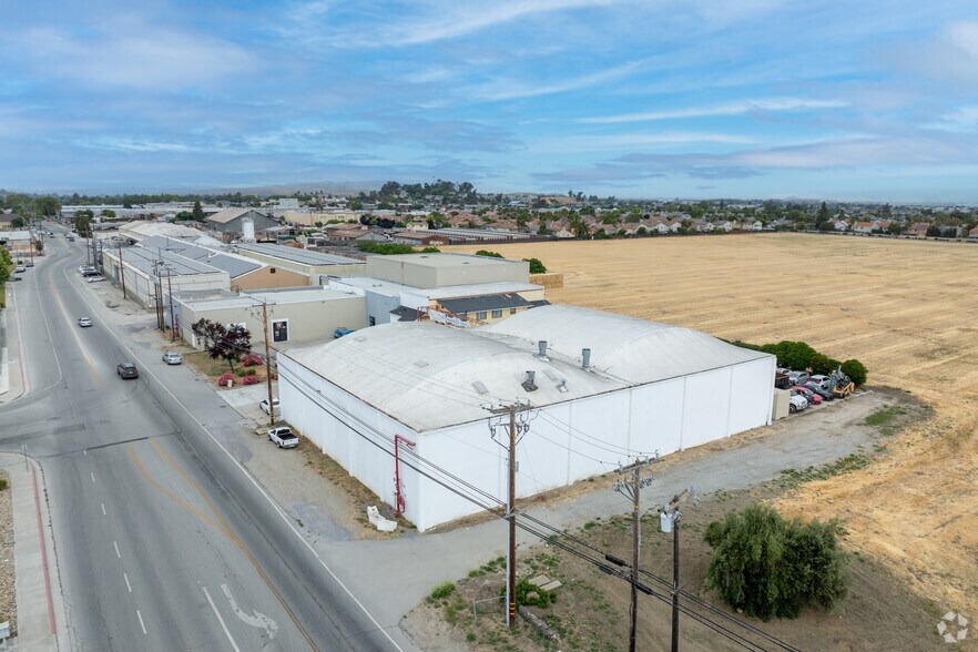 More Photos Of 320 Hillcrest Rd, Hollister Showroom For Sale