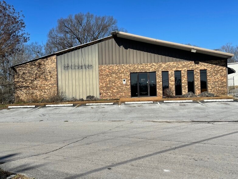 More Photos Of 2008 S Main St, Columbia Medical For Sale