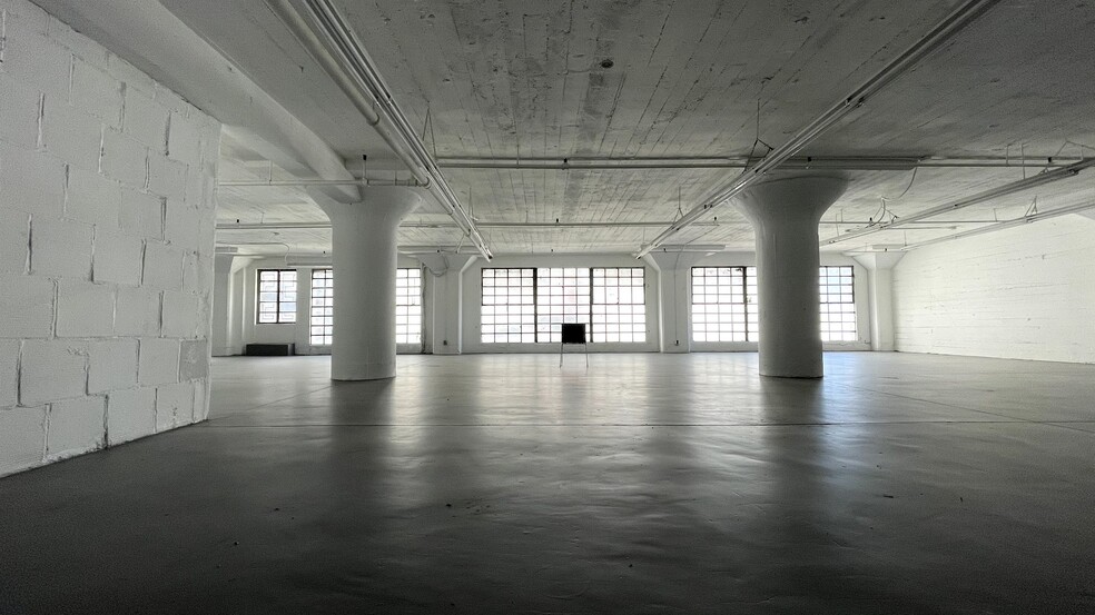 More Photos Of 1114 S Los Angeles St, Los Angeles Warehouse For Sale