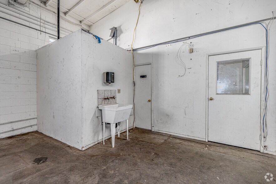 More Photos Of 12311 Woodruff Ave, Downey Unknown For Lease