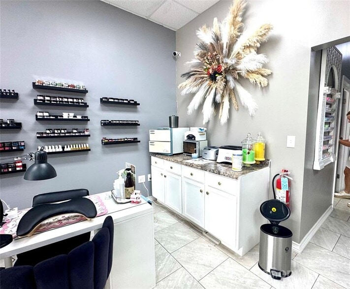 More Photos Of 110 Charleston Dr, Mooresville Office For Sale