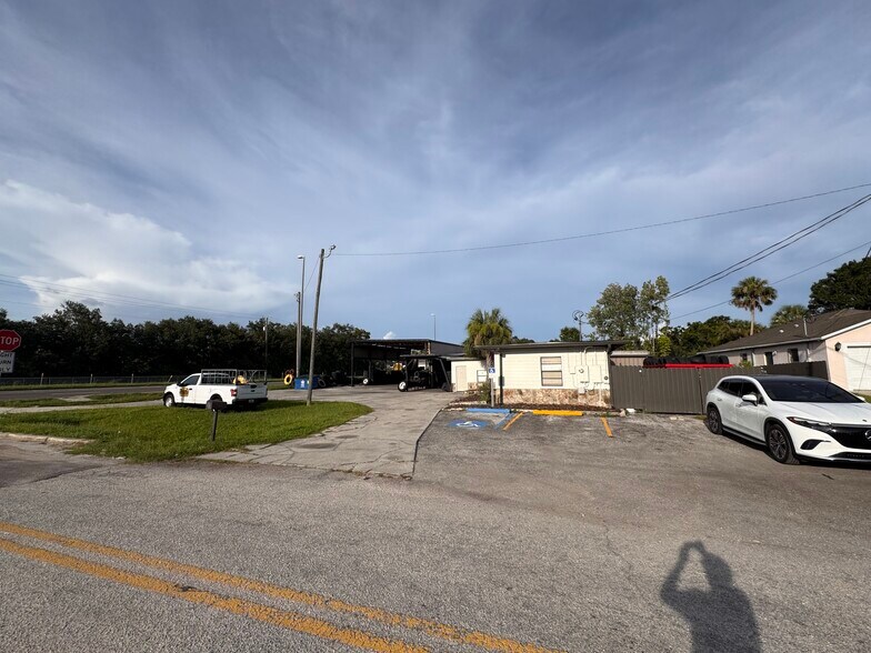 More Photos Of 6301 Causeway Blvd, Tampa Auto Repair For Lease