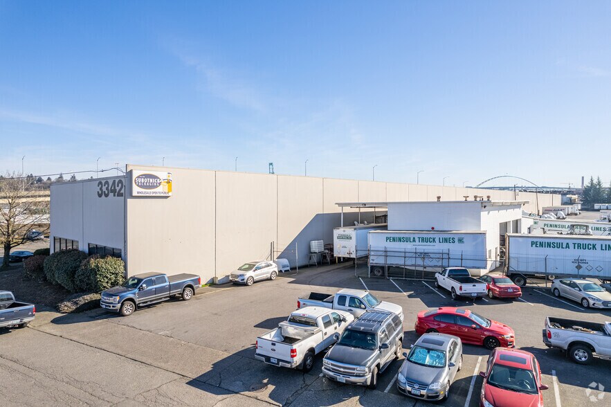 More Photos Of 3342 NW 26th Ave, Portland Warehouse For Lease