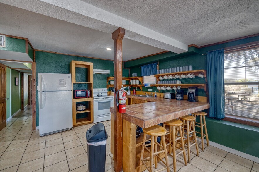 More Photos Of 49 Encino Dr, Concan Convenience Store For Sale