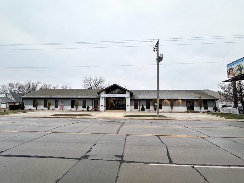 More Photos Of 307 W 41st St, Sioux Falls Office For Sale