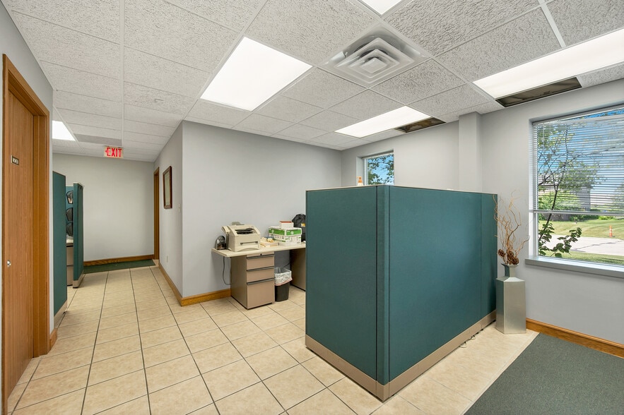 More Photos Of 1725 Suburban Dr, De Pere Manufacturing For Sale