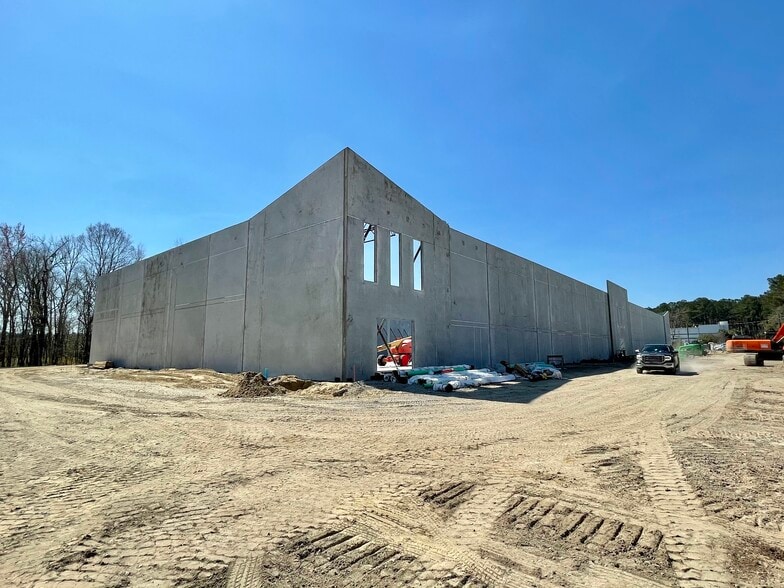 More Photos Of 8439 Palmetto Commerce Pky, Ladson Flex For Lease