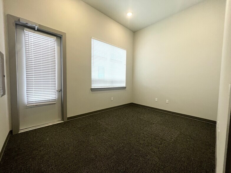 More Photos Of 525 Shiloh Rd, Plano Medical For Lease