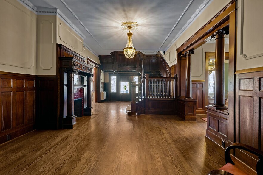 More Photos Of 738 E Main St, Belhaven Hotel For Sale