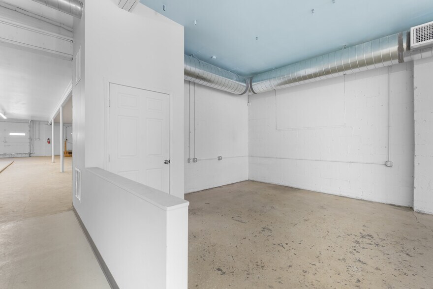 More Photos Of 127 SE 3rd St, Lees Summit Freestanding For Lease