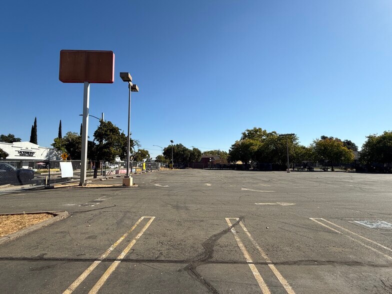 More Photos Of 1830 Del Paso Blvd, Sacramento Land For Sale