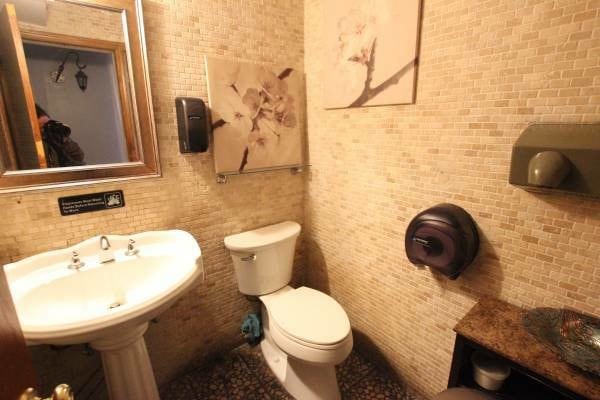 More Photos Of 212 Bedford Ave, Brooklyn Storefront Retail Residential For Lease