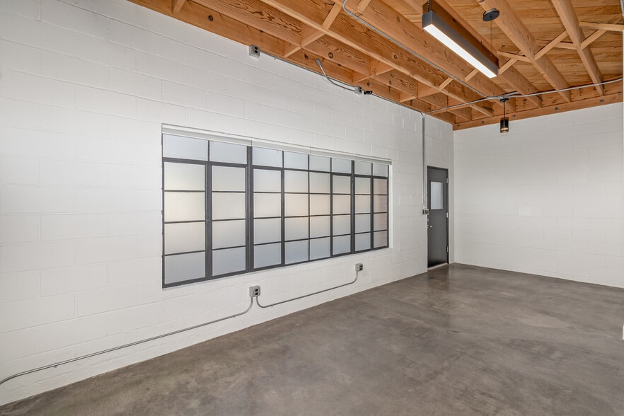 More Photos Of 1732 Victory Blvd, Glendale Loft Creative Space For Lease