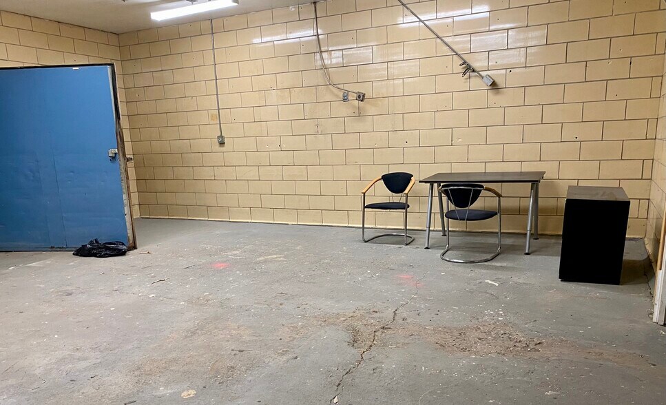 More Photos Of 68 Harrison St, Hoboken Showroom For Lease