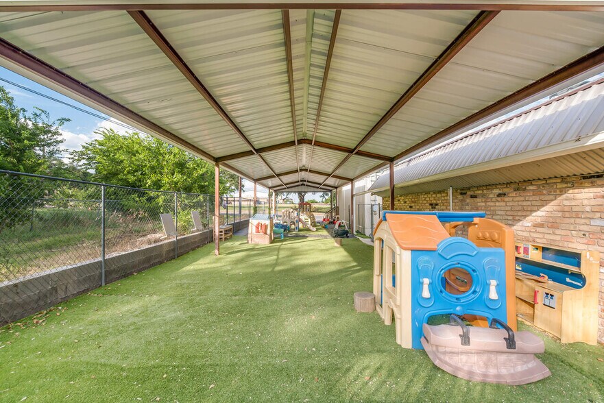 More Photos Of 2000 N 25th St, Waco Daycare Center For Sale