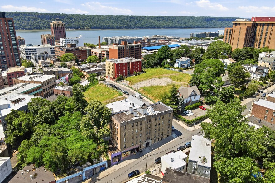 More Photos Of 2 Overlook Ter, Yonkers Apartments For Sale