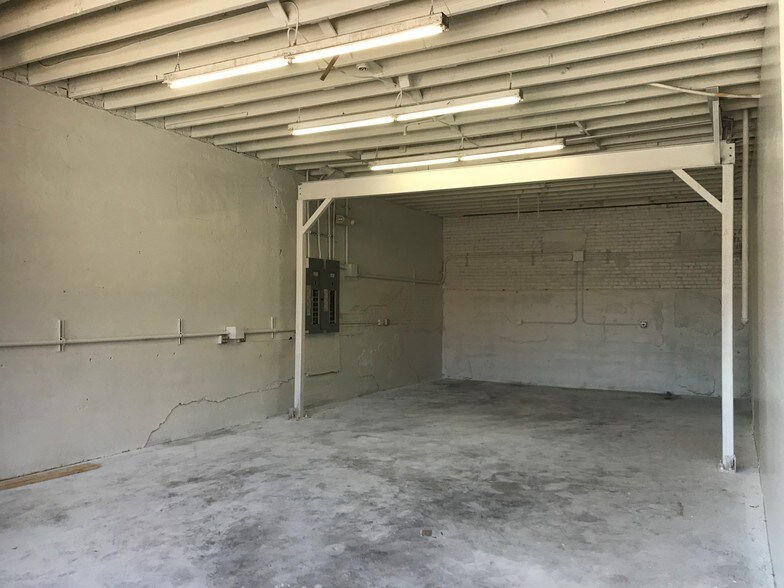 More Photos Of 1137-1141 N Western Ave, Oklahoma City Light Manufacturing For Lease