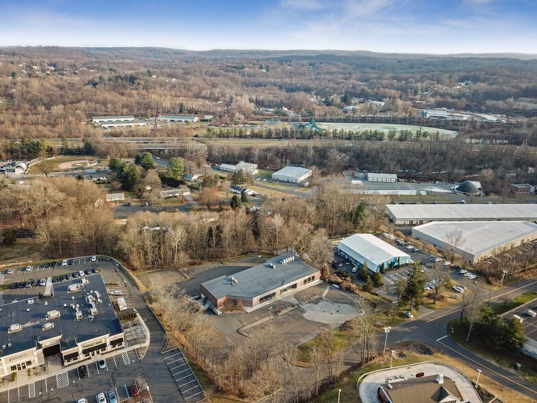 More Photos Of 117 Old State Rd, Brookfield Freestanding For Lease