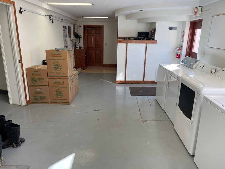 More Photos Of 219 & 303 W Chase st, Springfield Light Distribution For Lease
