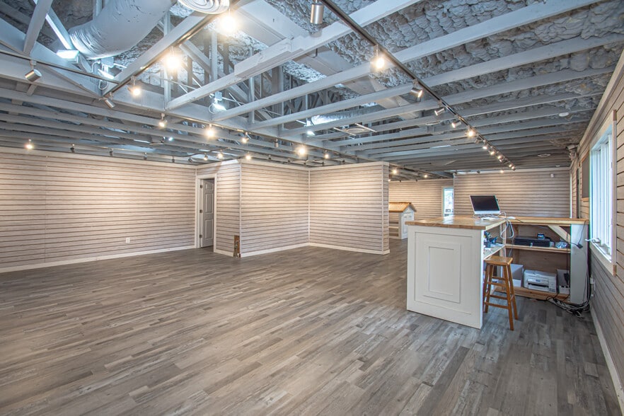 More Photos Of 1908 N Lakeman Dr, Bellbrook Storefront Retail Office For Sale
