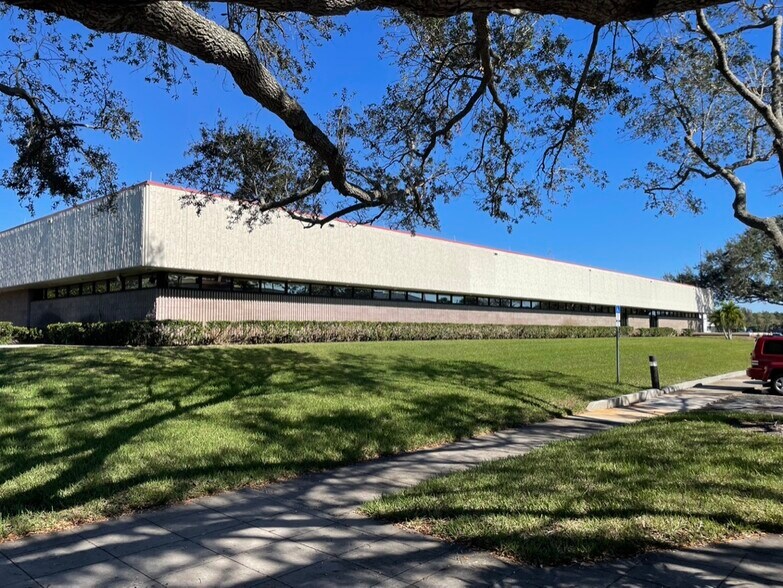 More Photos Of 505 N John Rodes Blvd, Melbourne Light Manufacturing For Lease