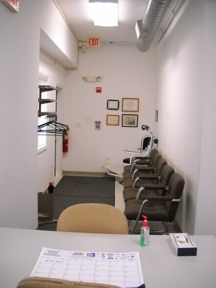 More Photos Of 2400 Ravine Way, Glenview Office For Lease