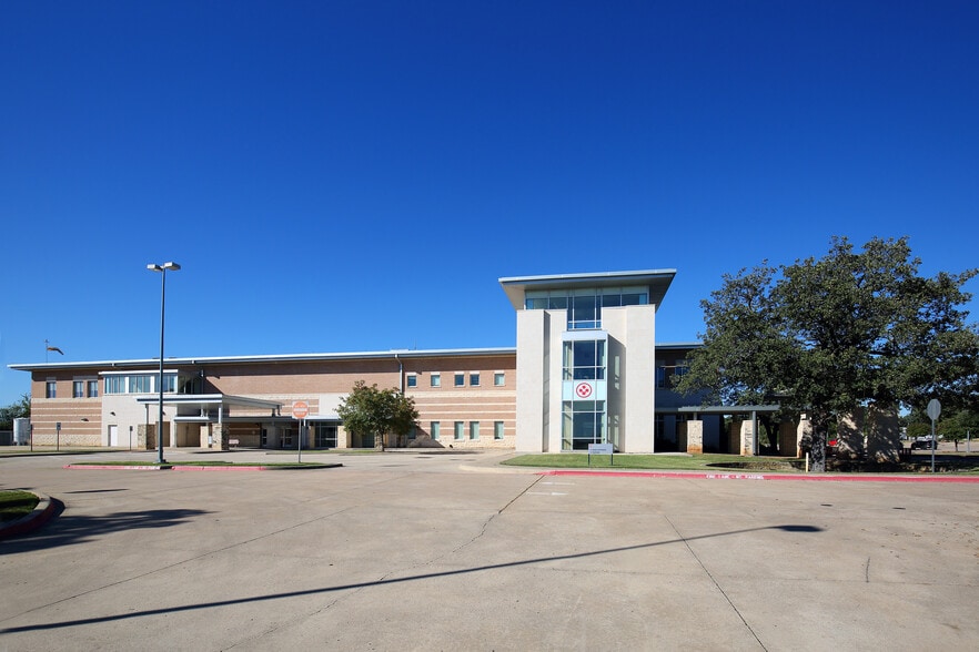 More Photos Of 1905 Doctors Hospital Dr, Bridgeport Healthcare For Sale