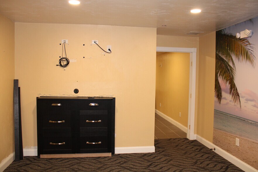 More Photos Of 12801 Commerce Lakes Dr, Fort Myers Light Distribution For Sale