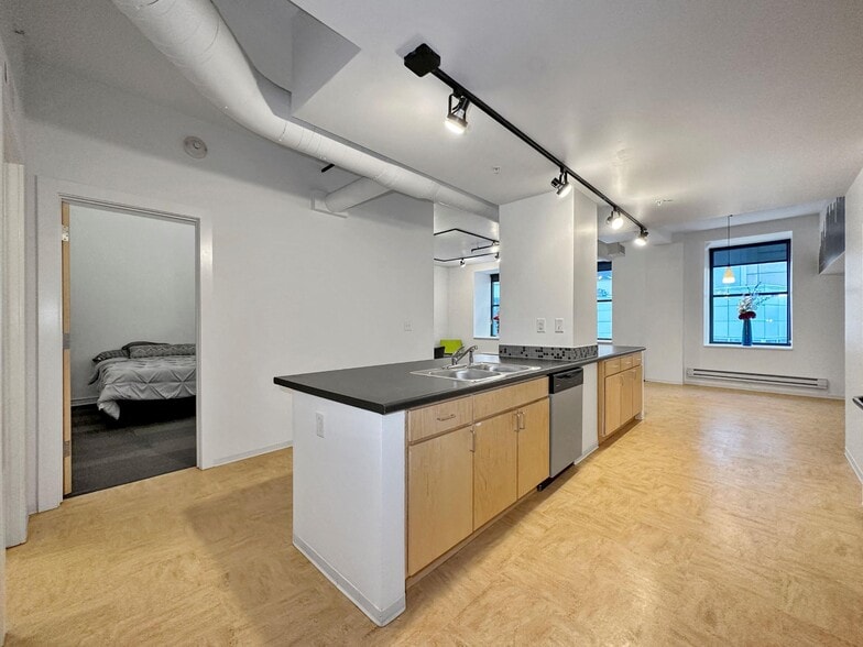 More Photos Of 405 6th Ave, Des Moines Apartments For Lease