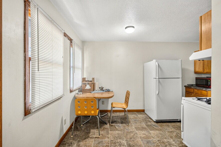 More Photos Of 875-885 25th St, Lincoln Apartments For Sale