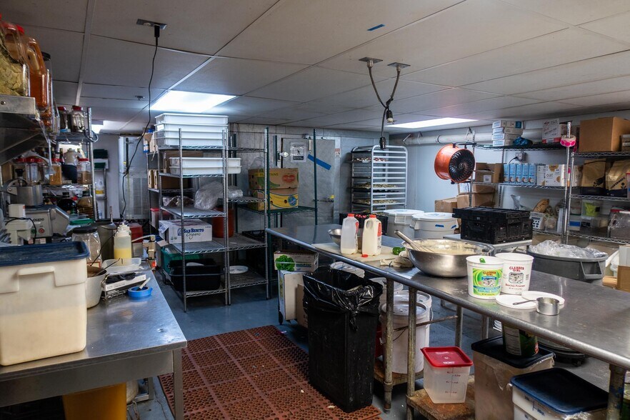 More Photos Of 1700-1712 1/2 W Sunset Blvd, Los Angeles Apartments For Lease