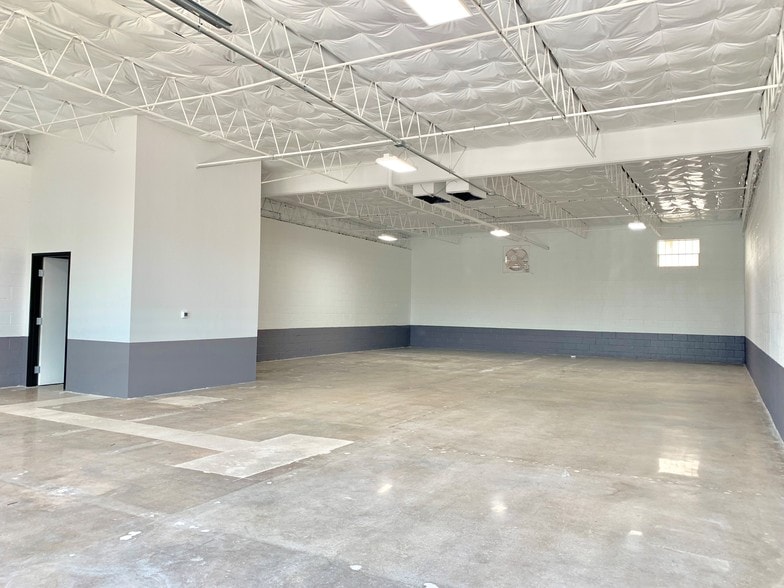 More Photos Of 4735 Memphis St, Dallas Light Distribution For Sale