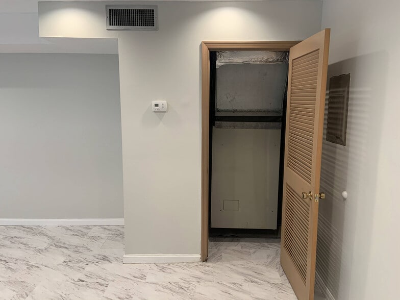 More Photos Of 1011-1121 Arlington Blvd, Arlington Apartments For Sale