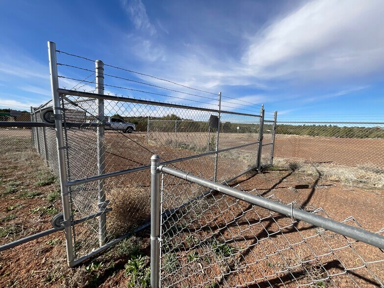 More Photos Of 8356 Silver Creek Dr, Show Low Office For Sale