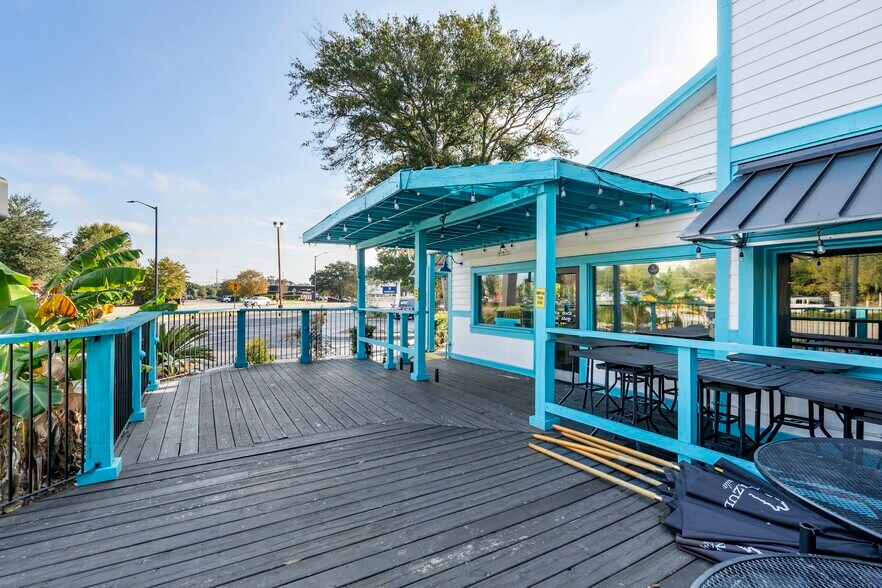 More Photos Of 341 Johnnie Dodds Blvd, Mount Pleasant Restaurant For Sale