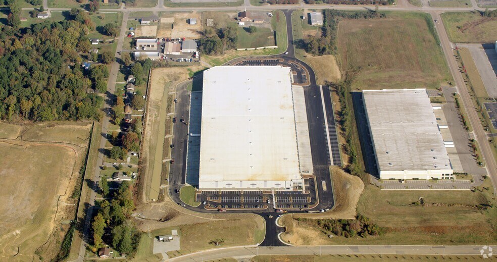 More Photos Of 7700 Nail Rd, Olive Branch Distribution For Lease