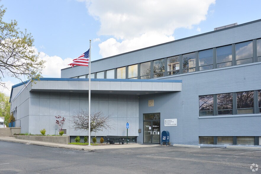 More Photos Of 10 Southmoor Cir N, Kettering Medical For Sale