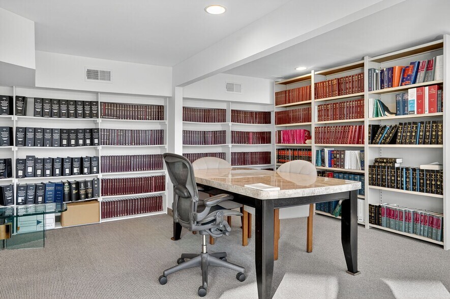 More Photos Of 1011-1121 Arlington Blvd, Arlington Apartments For Lease