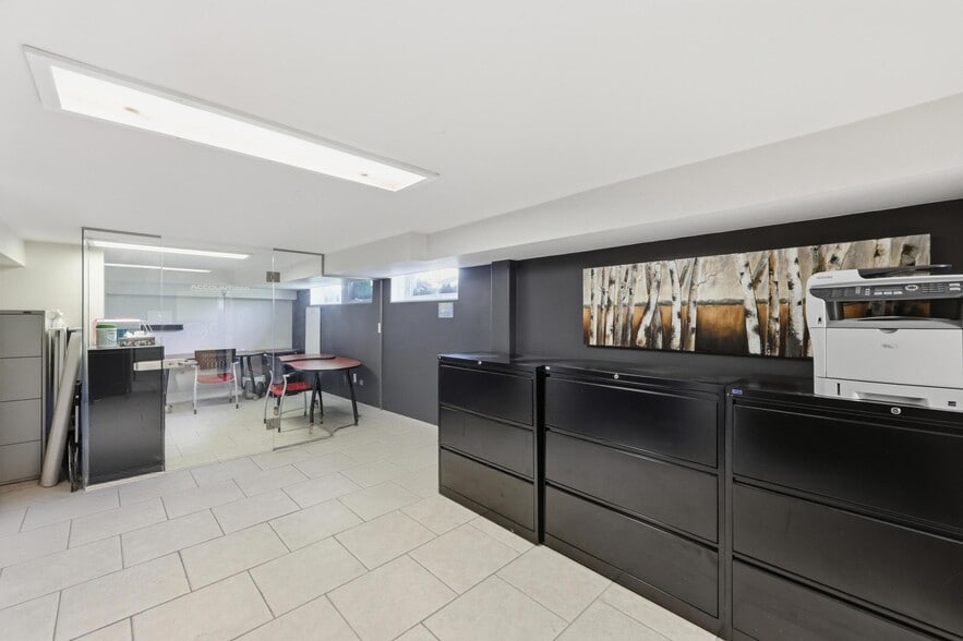 More Photos Of 60 King St W, Hamilton Office For Sale