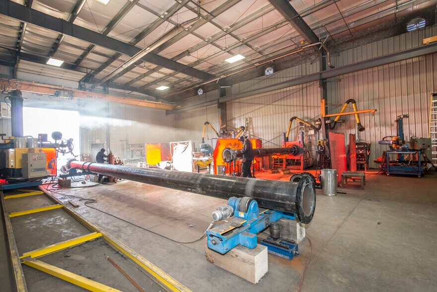 More Photos Of 357 Saskatchewan Ave, Spruce Grove Manufacturing For Lease