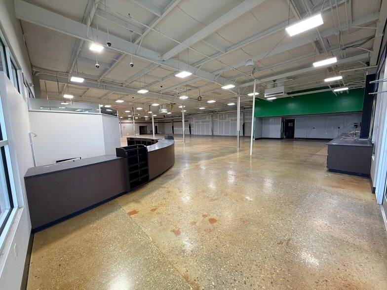 More Photos Of 535 Three Springs Rd, Bowling Green Freestanding For Sale