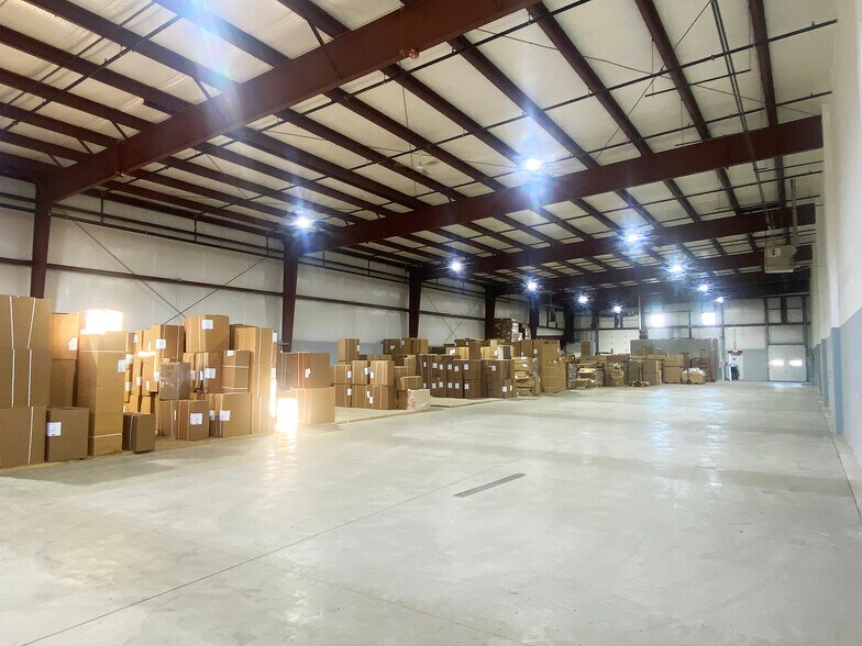 More Photos Of 41W195 Railroad St, Pingree Grove Warehouse For Lease