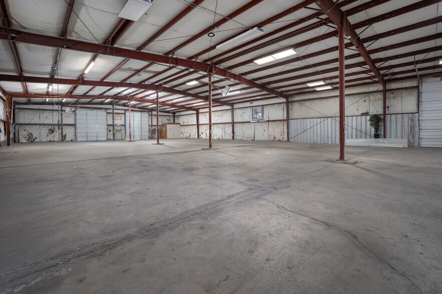 More Photos Of 2805 Broce Dr, Norman Warehouse For Sale