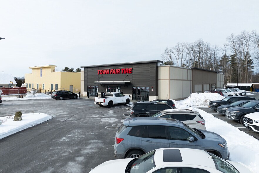 More Photos Of 5 Halfmoon Crossing Blvd, Clifton Park Freestanding For Lease