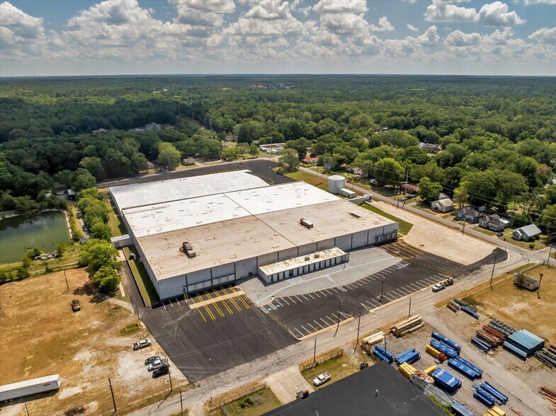 More Photos Of 206 Mathews St, Barnesville Distribution For Sale