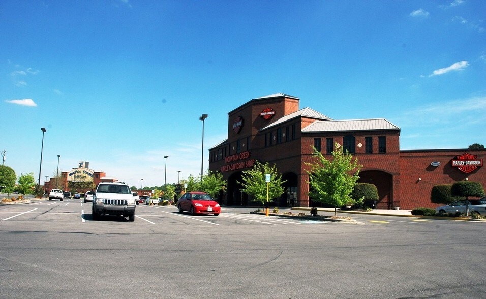 More Photos Of 1001 Market St, Dalton General Retail For Lease