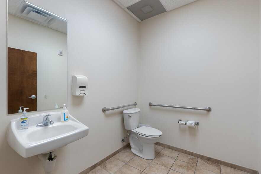 More Photos Of 101 N 37th St, Rogers Medical For Lease
