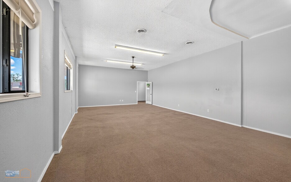 More Photos Of 2207-2209 9th St, Greeley Flex For Sale