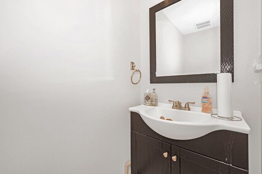 More Photos Of 4920 Belair Rd, Baltimore Office For Sale